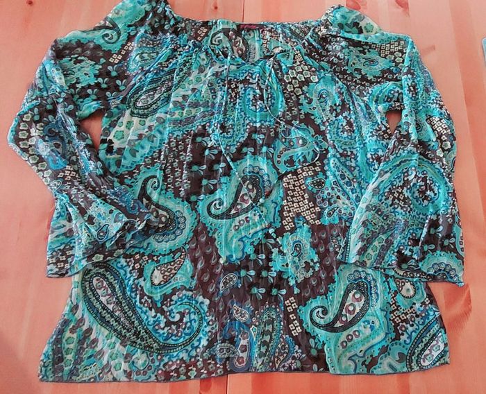 Très jolie chemise T 5 Multiples créateur