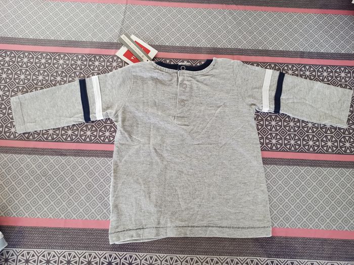 T-shirt manches longues neuf - photo numéro 2