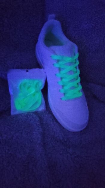 🪩 Shoe laces lumineux – Jaune fluo 120 cm | Glow in the Dark