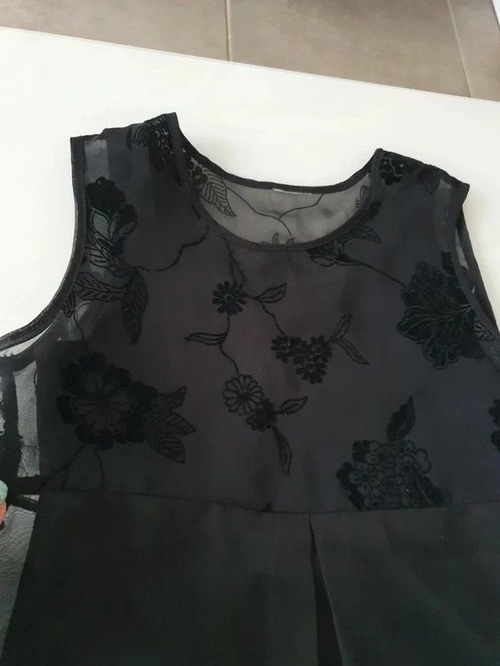 Haut sans manche noir effet voile sur le bas motifs roses noires - photo numéro 3