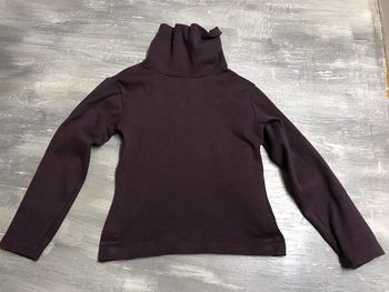 Pull à col roulé mauve foncé