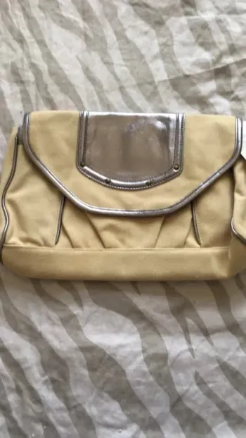 Pochette beige et argentée Neuve