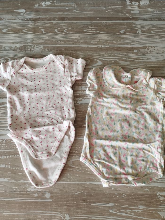2 bodies manches courtes 6 mois