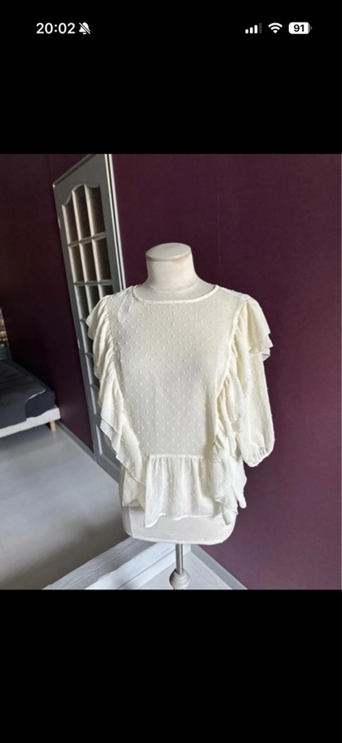 Blouse à petit pois et volants fermeture bouton cou manche mi longue transparente - photo numéro 2