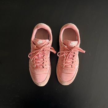 Basket rose Nike internationalist Taille 37.5