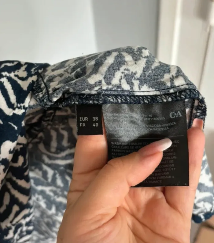 Robe marine et blanche C&A - taille 40 - photo numéro 4