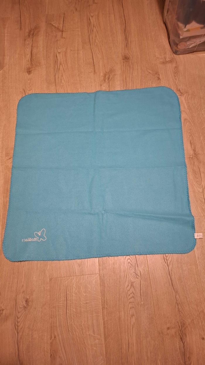 Couverture polaire turquoise NEUVE - photo numéro 3