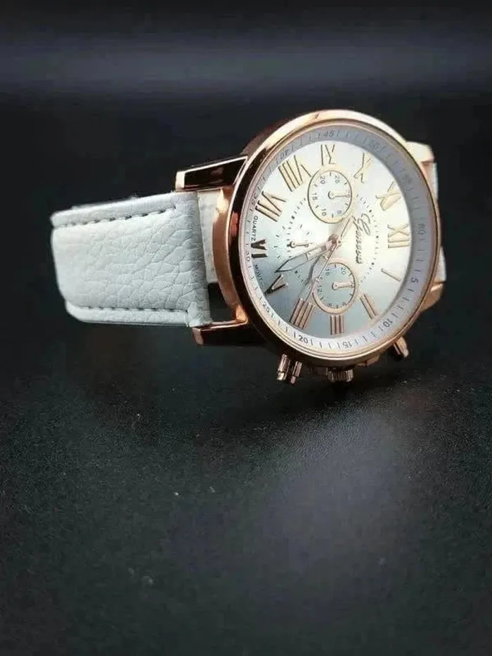 Montre blanche, style classique vintage