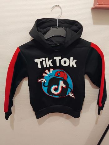 Sweat a capuche tik tok taille 6ans