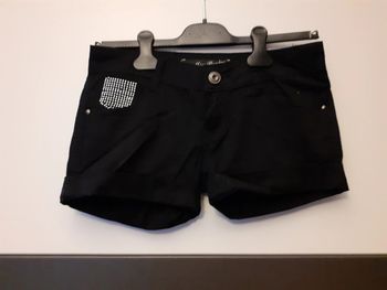 Short court avec strass taille 36