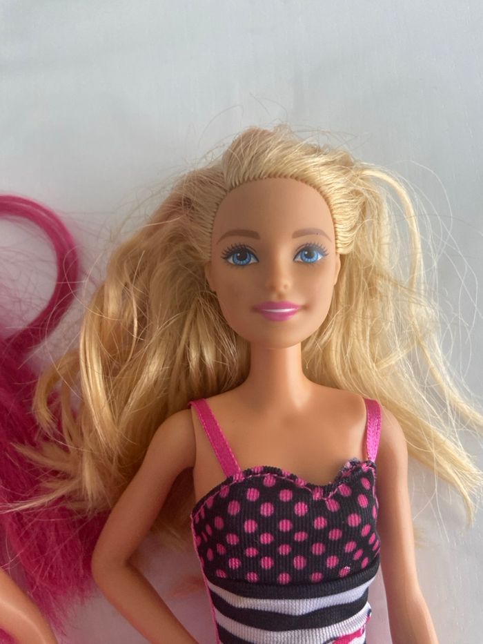 Lot de 3 poupées Barbie Mattel – dont Barbie Arc-en-Ciel lumineuse - photo numéro 5