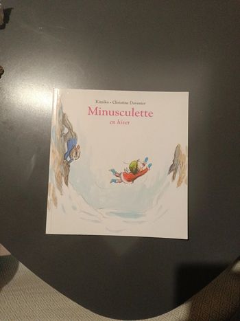 Livre minusculette en hiver