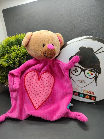 DD000038 Lief Doudou ours rose coeur marron côtelé carré plat Lied! Noeud 