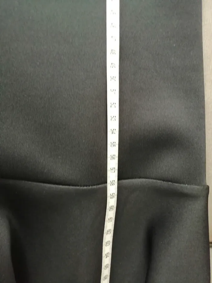 Robe noire taille basse col perle - photo numéro 7
