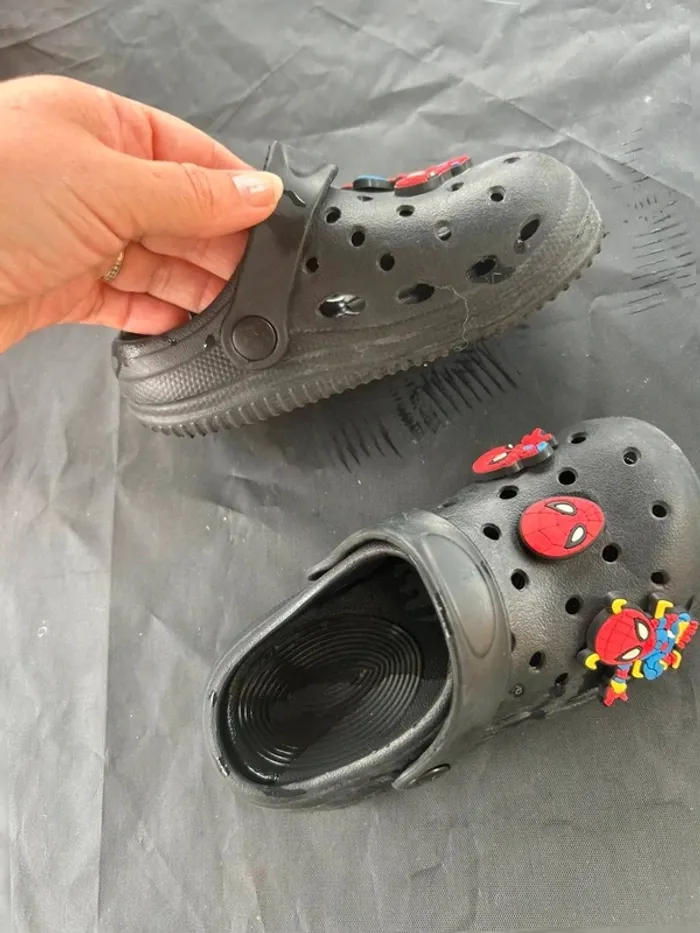 Croc Spiderman taille 25/26 - photo numéro 4