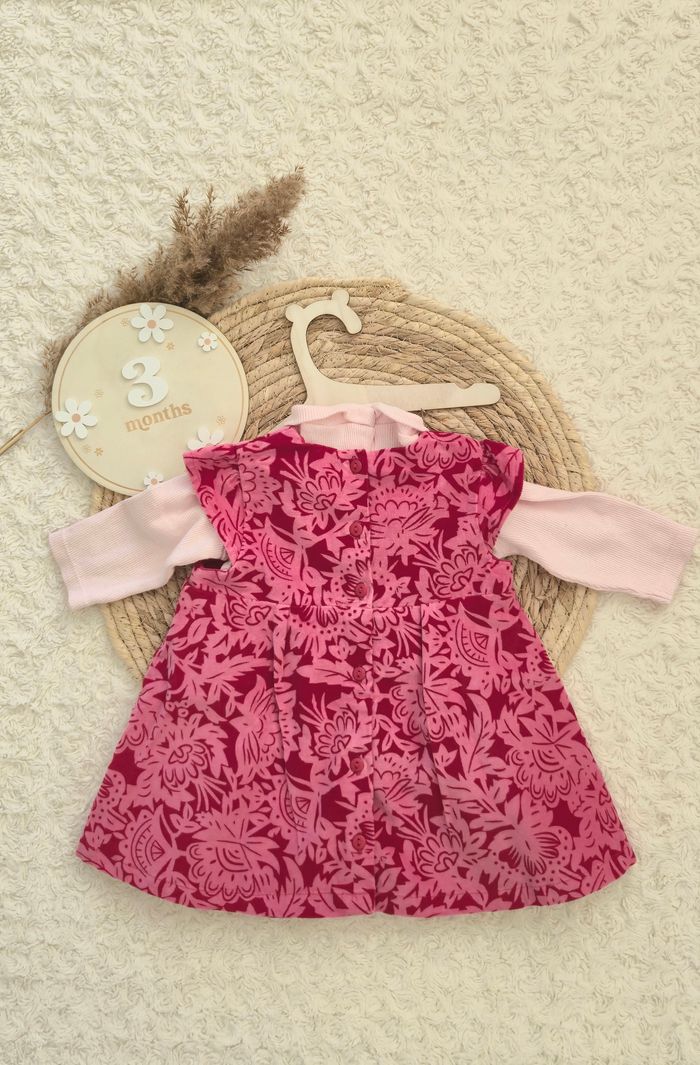 Ensemble robe, sous-pull et collants