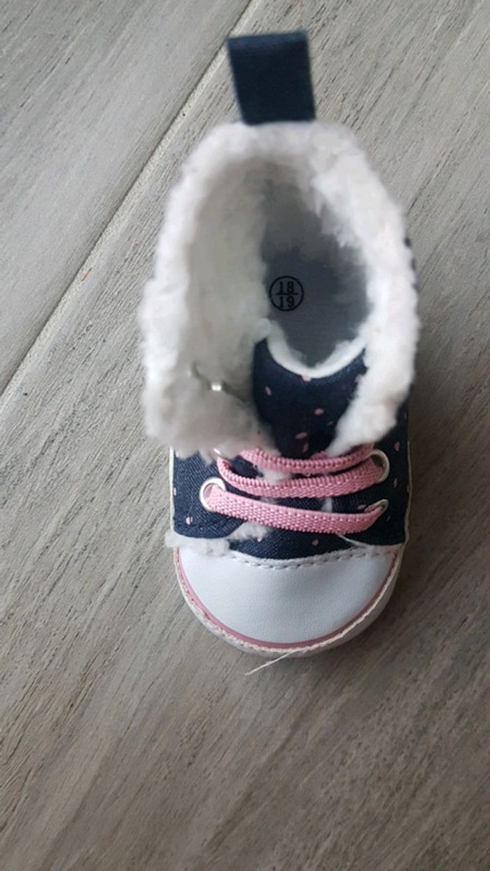 Chaussons baskets neufs taille 18-19 - photo numéro 4