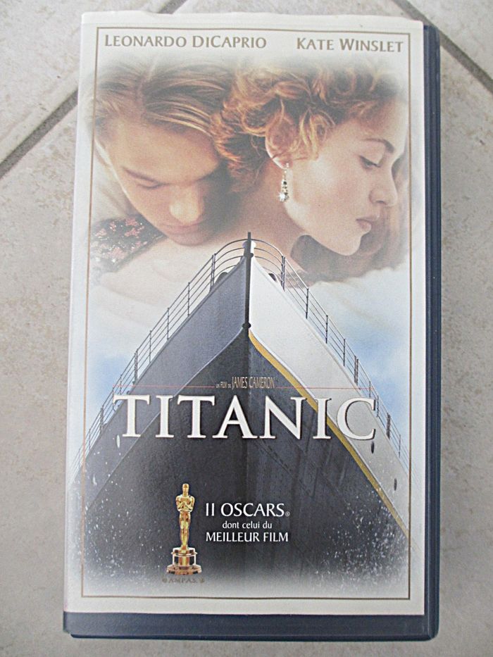 Cassettes vidéo VHS (musique, humour, films) - photo numéro 2