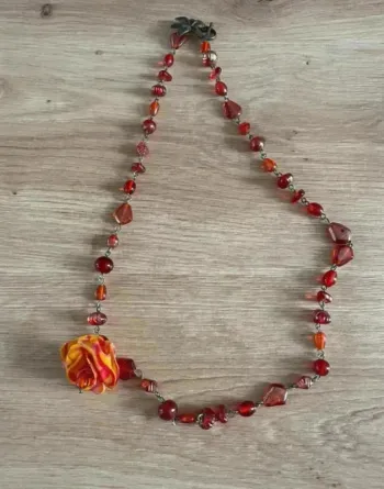 Collier rose
