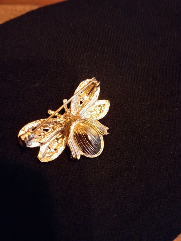 Idée cadeau 🎁: Broche abeille - photo numéro 3