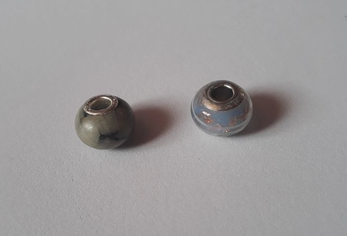 Charms perles grise et bleu pailleté - photo numéro 2