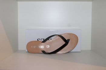 belle petites tongs lanières noire 37