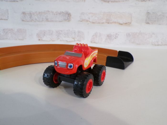 Circuit 3 cibles - Blaze et les Monstres Machines - photo numéro 7