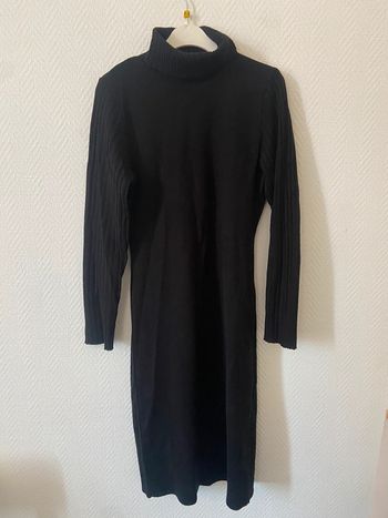 Robe noire col roulé