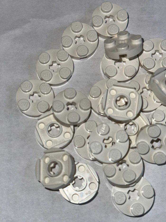 20 lego Plate, Round 2 x 2 with Axle Hole, ref 4032 White - photo numéro 2