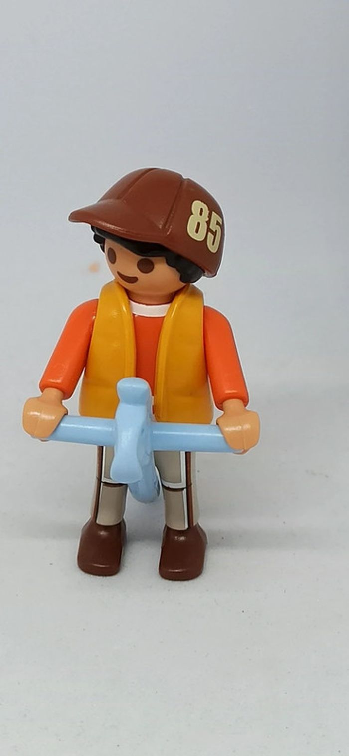 Enfant sur jouet cheval à bâton playmobil - photo numéro 2