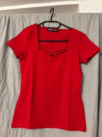 t shirt rouge