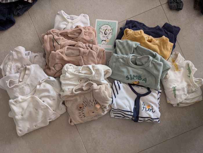 Gros lot vêtements garçon 6 mois - photo numéro 2
