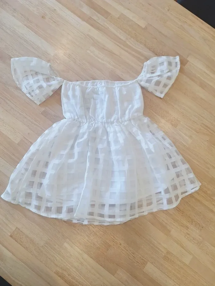Jolie robe blanche idéale cérémonie T4-5 ans - photo numéro 2