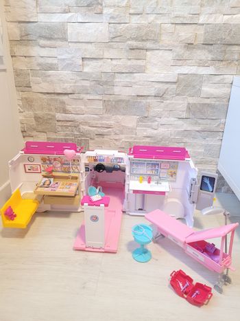 BARBIE Véhicule Médical