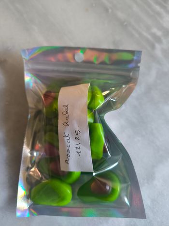100g d'avocat+ un peu de bonbons brosse à dents date courtes
