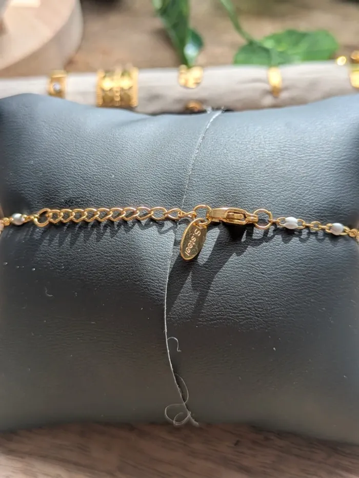 Bracelet cœur petites perles blanches et cœur doré - photo numéro 3