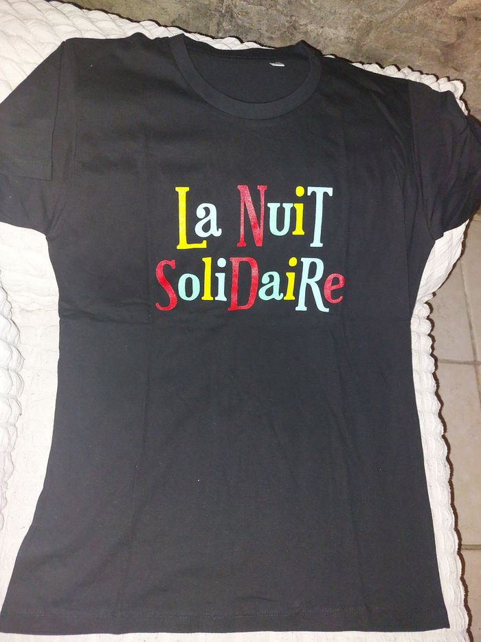 T-shirt lot 11