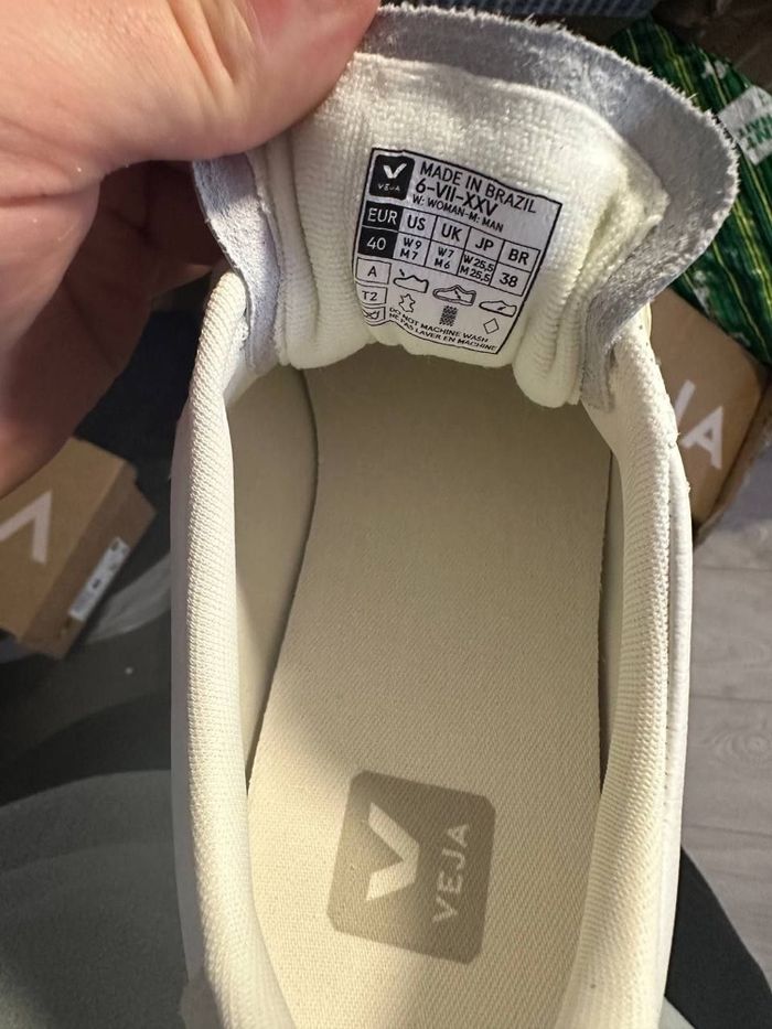 Veja chaussures basket taille 40 blanche et grise neuf - photo numéro 4