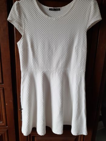 magnifique petite robe blanche manches courtes