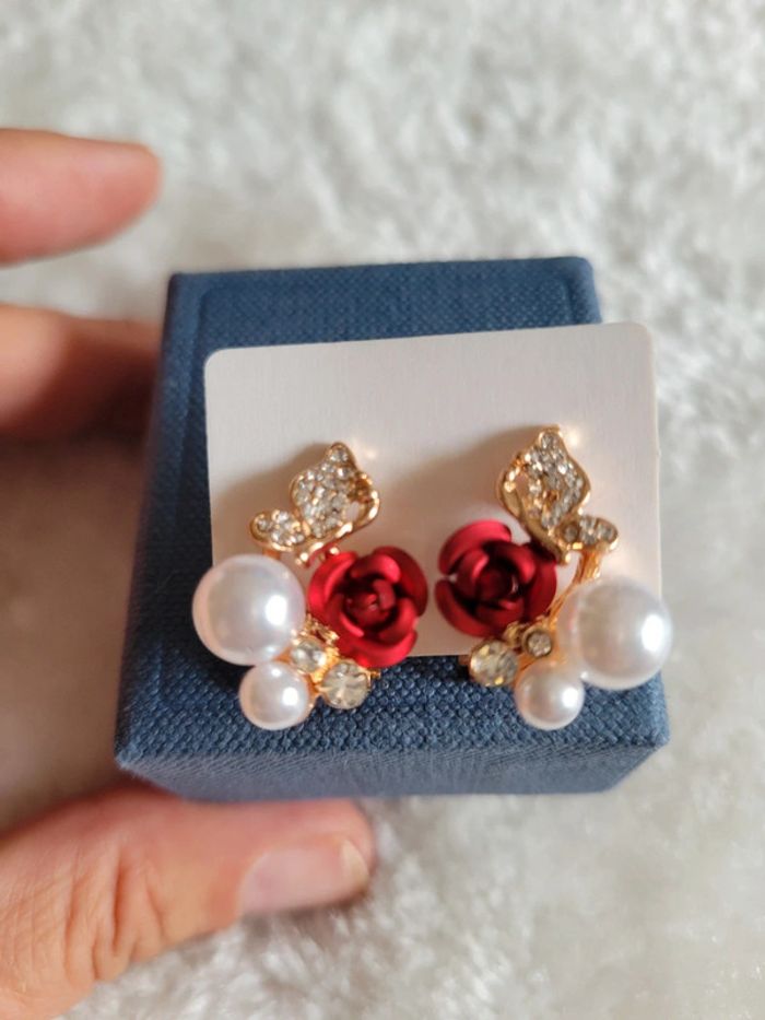 Boucles d'oreilles rose, perles et 🦋 - photo numéro 5