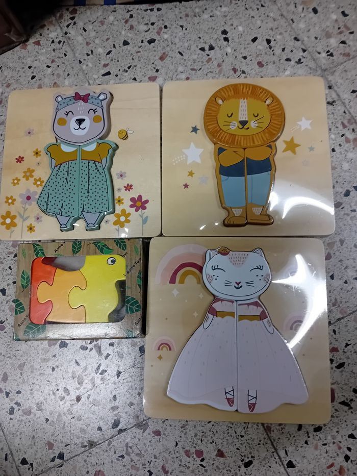 4 puzzles de 3 pièces  Âge  18m +