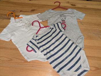Lot 3 bodies manches courtes 6 mois
