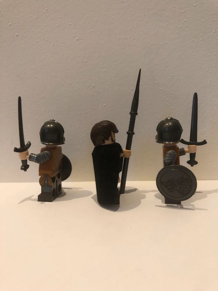 Figurine type lego Chef de l’armée des Stark avec 2 soldats Game of thrones - photo numéro 2