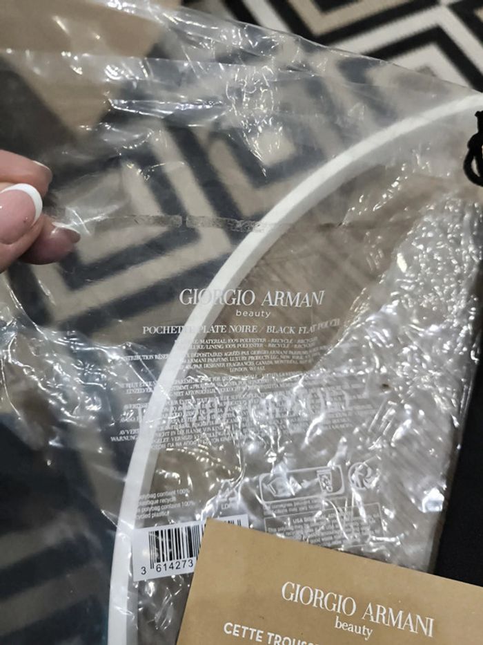 Pochette plate noir Giorgio Armani beauty neuve - photo numéro 4