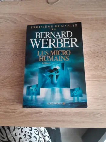 Super livre Bernard Werber broché très bien écrit