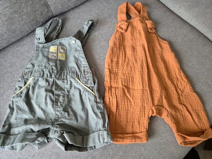 2 salopettes taille 3mois