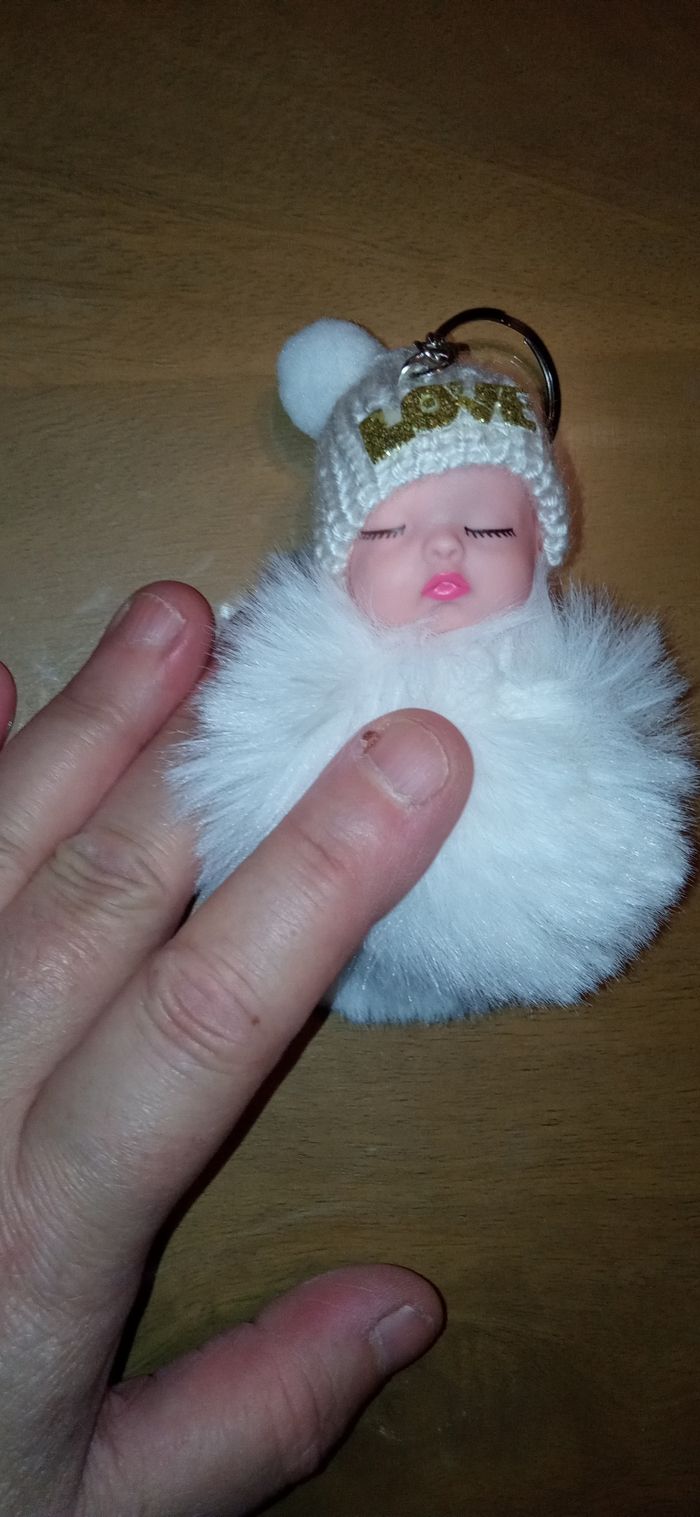 porte clé tête bébé plastique dure fausse fourrure