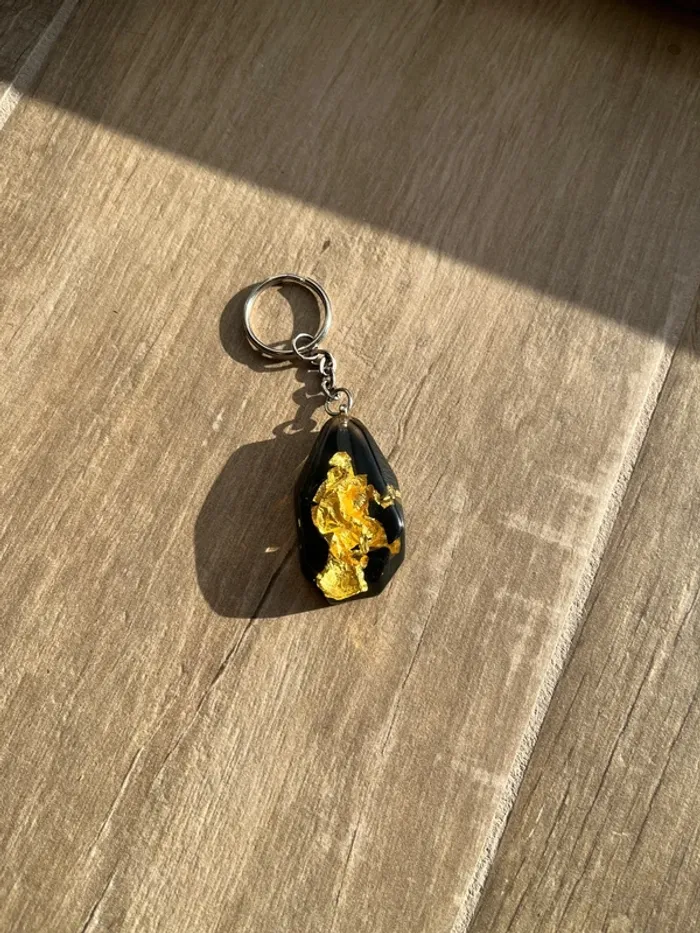 Porte clés feuille or