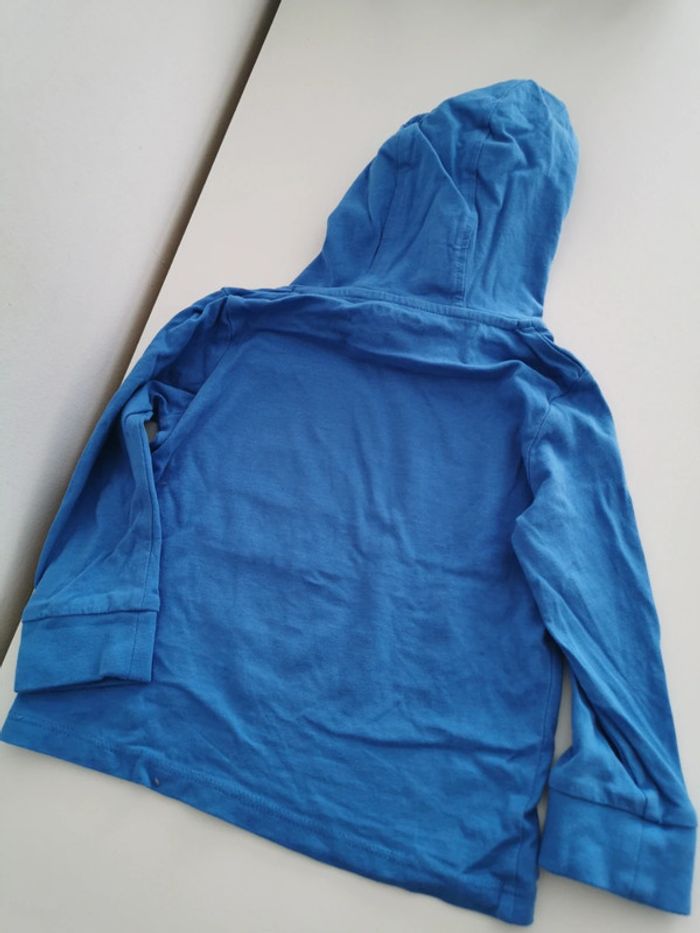Tee shirt bleu à capuche - photo numéro 4