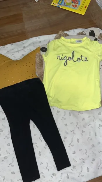 Tee shirt tape à l’œil / leggings noir 18 mois